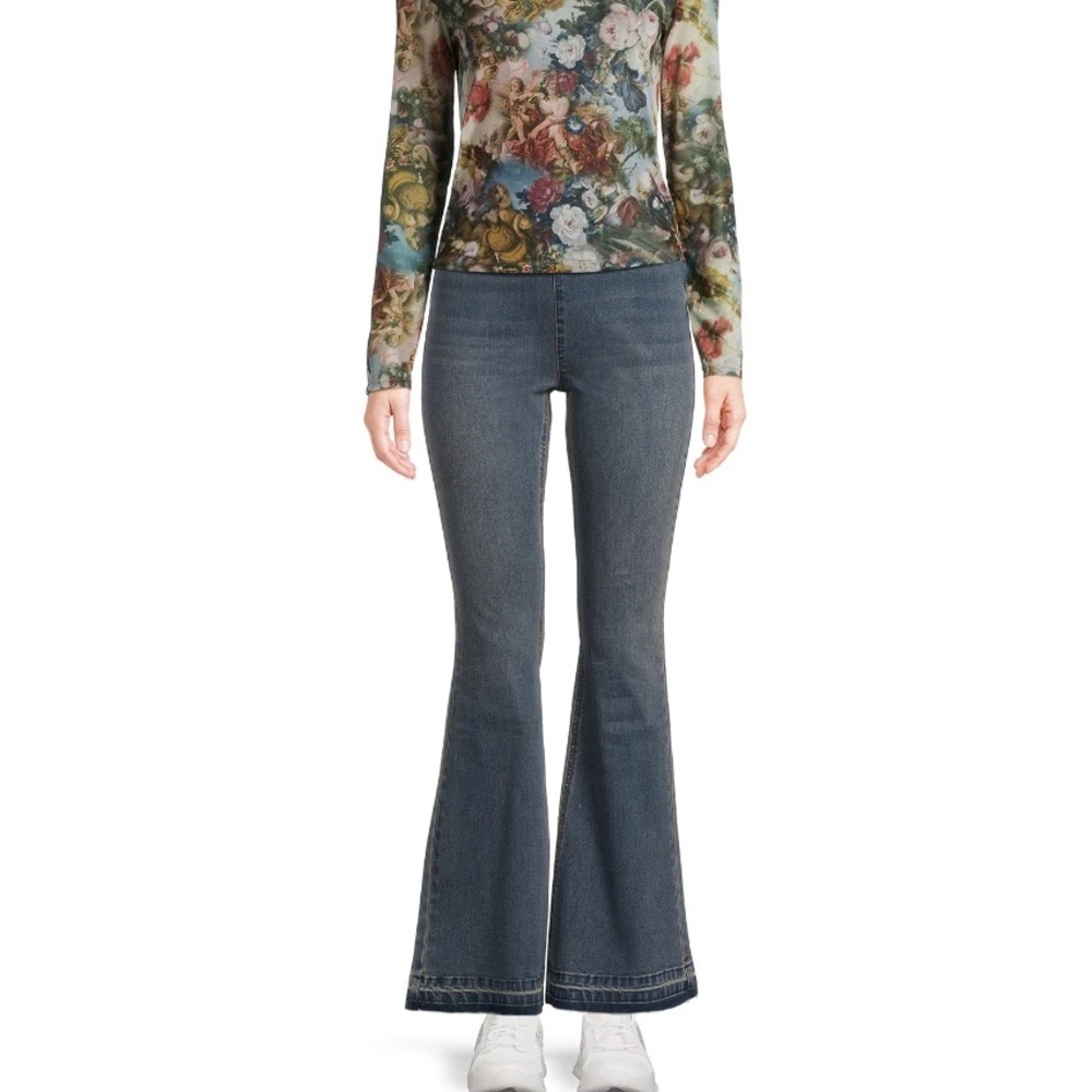 No Boundaries Pull on Flare Jeans